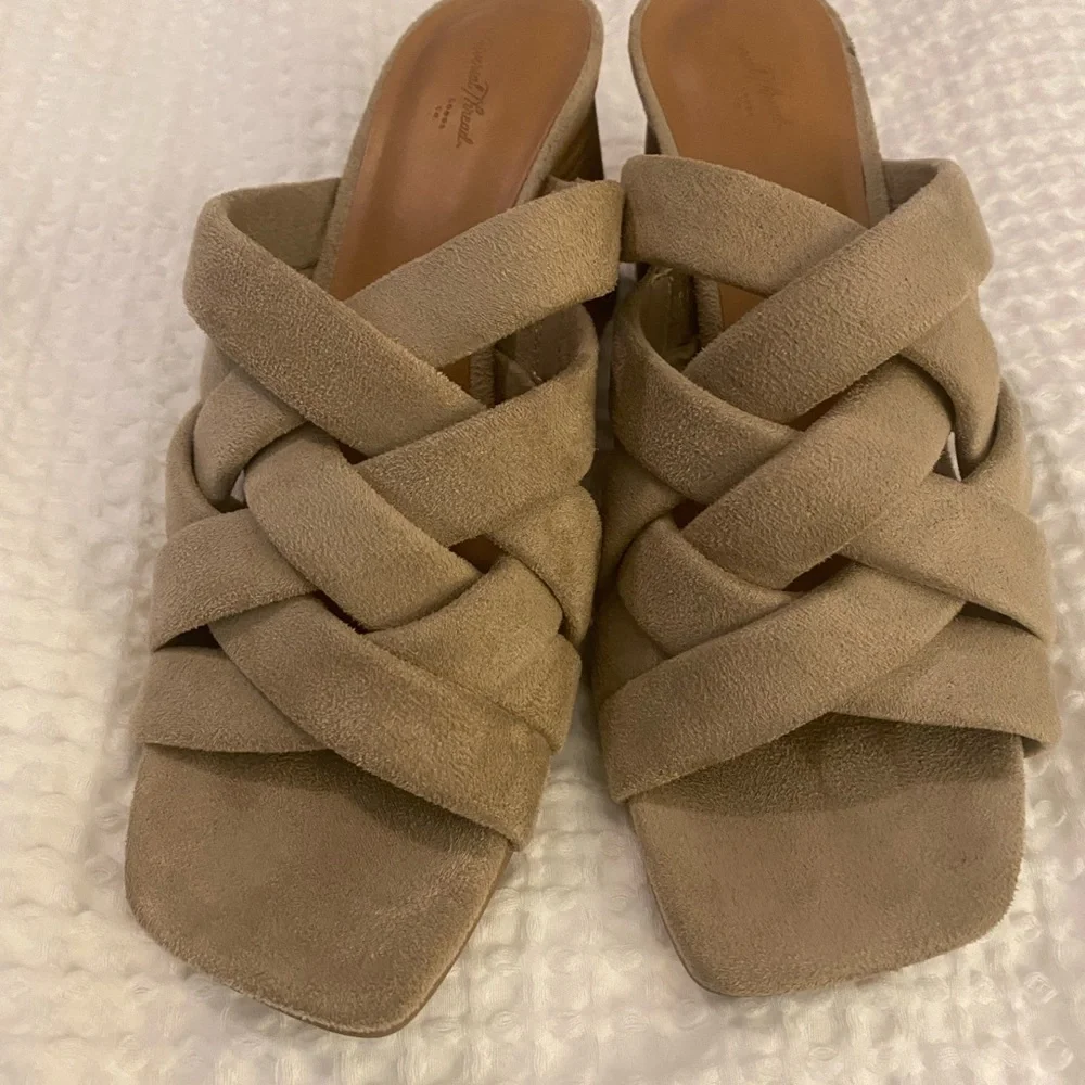 Heels- Universal Thread - Picture 6 of 6